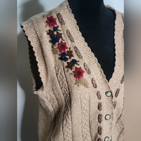 VTG Jantzen Classic Boho Oatmeal Knit Sweater Vest Hand Embroidered Size M. - Picture 2 of 8